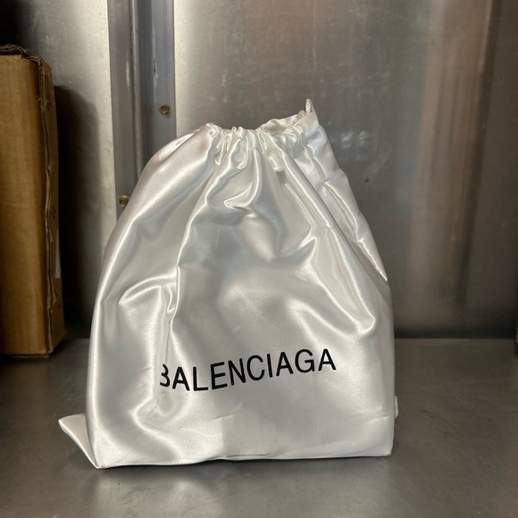 Brand New - Picture 3 of 3